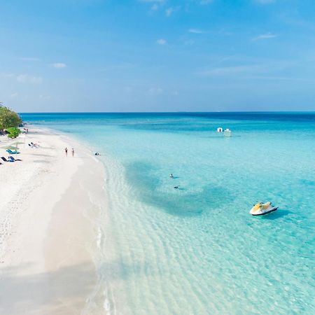 Ayala Oceanview Maldives Hotel Gulhi Bagian luar foto