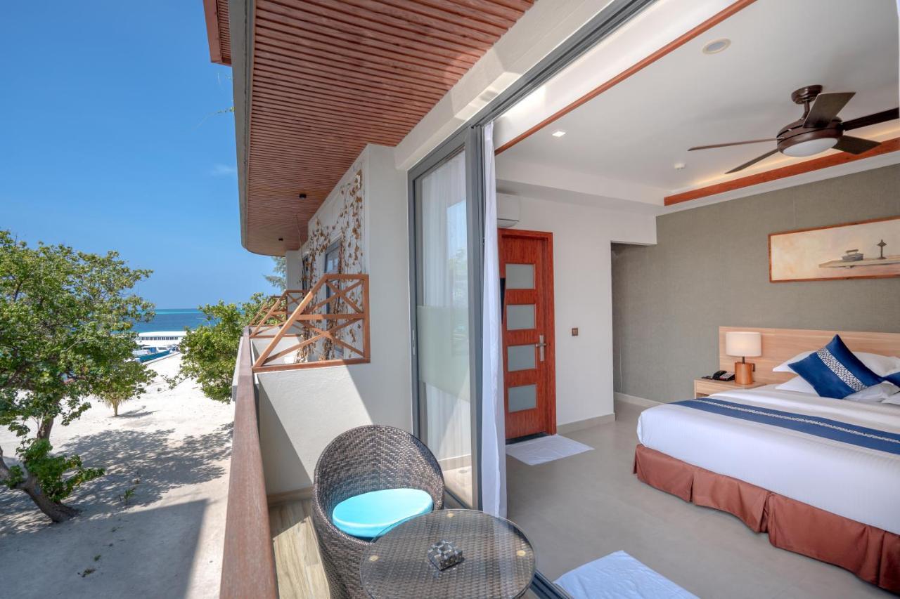 Ayala Oceanview Maldives Hotel Gulhi Bagian luar foto