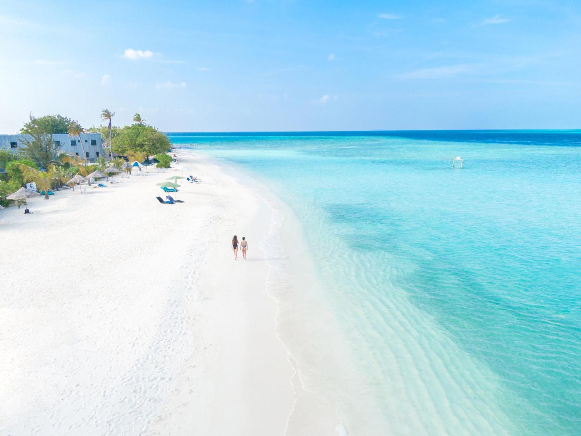 Ayala Oceanview Maldives Hotel Gulhi Bagian luar foto