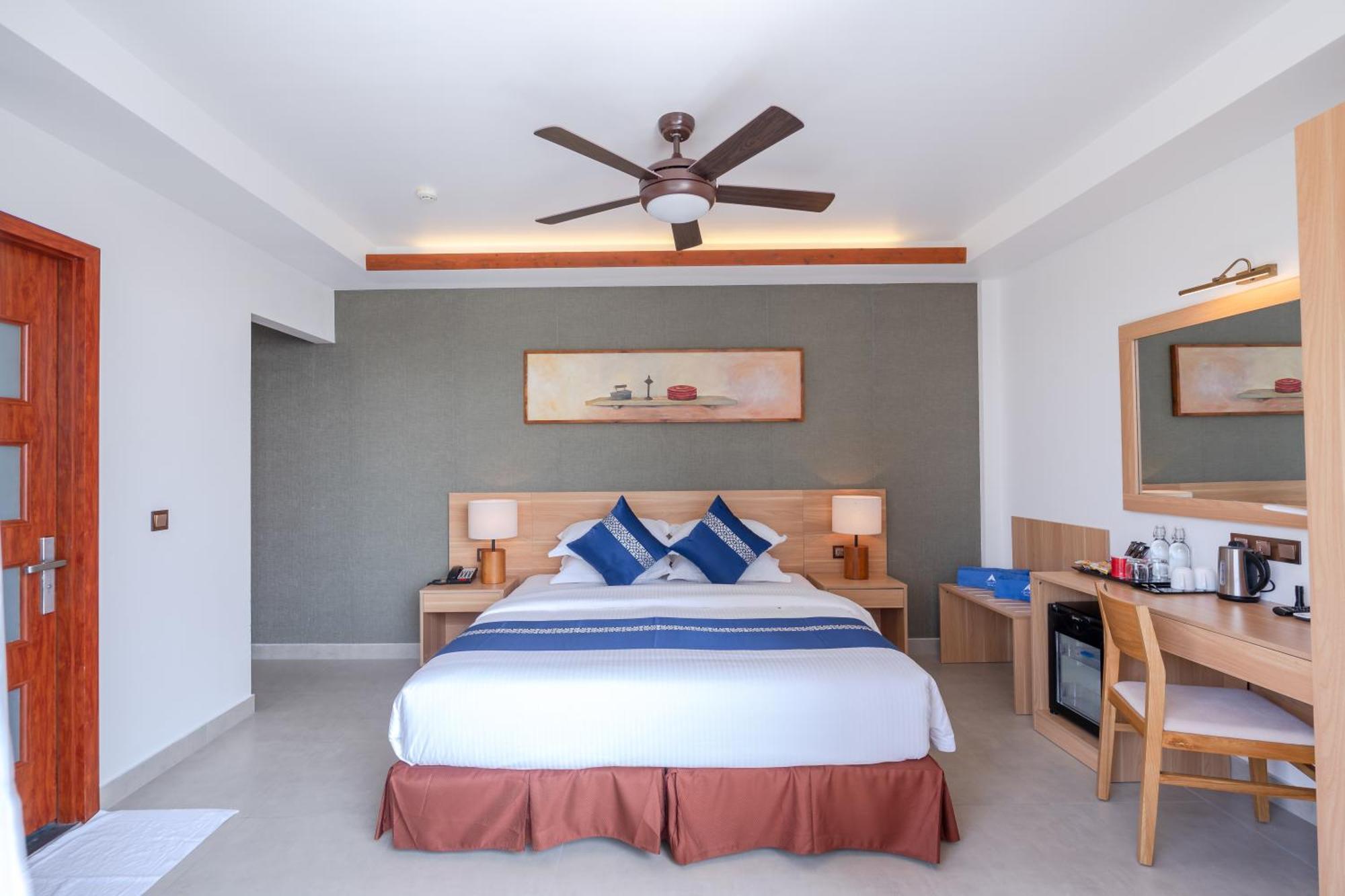 Ayala Oceanview Maldives Hotel Gulhi Bagian luar foto