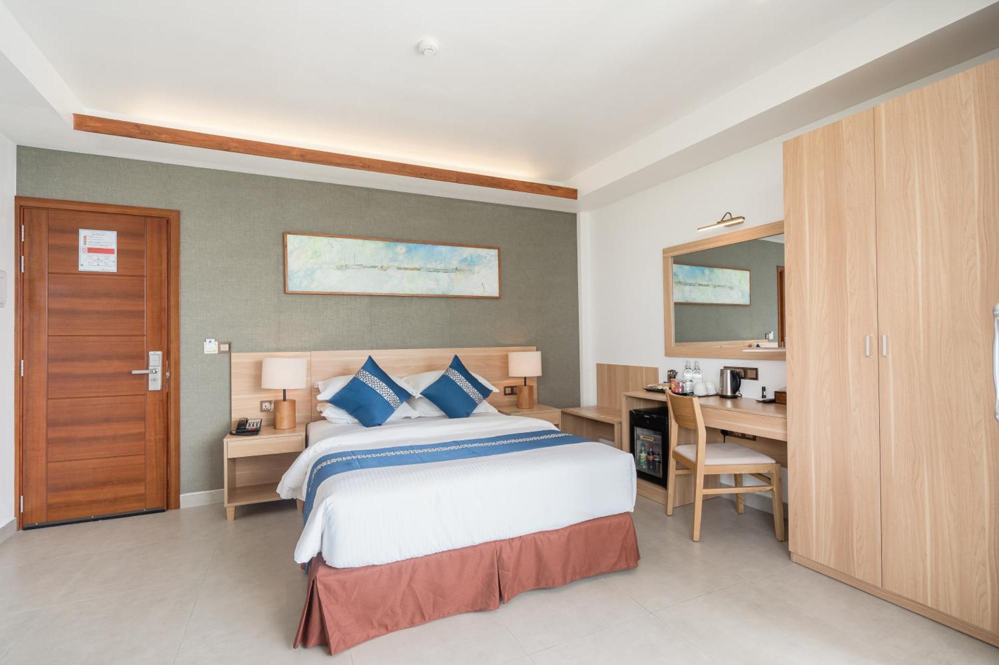 Ayala Oceanview Maldives Hotel Gulhi Bagian luar foto