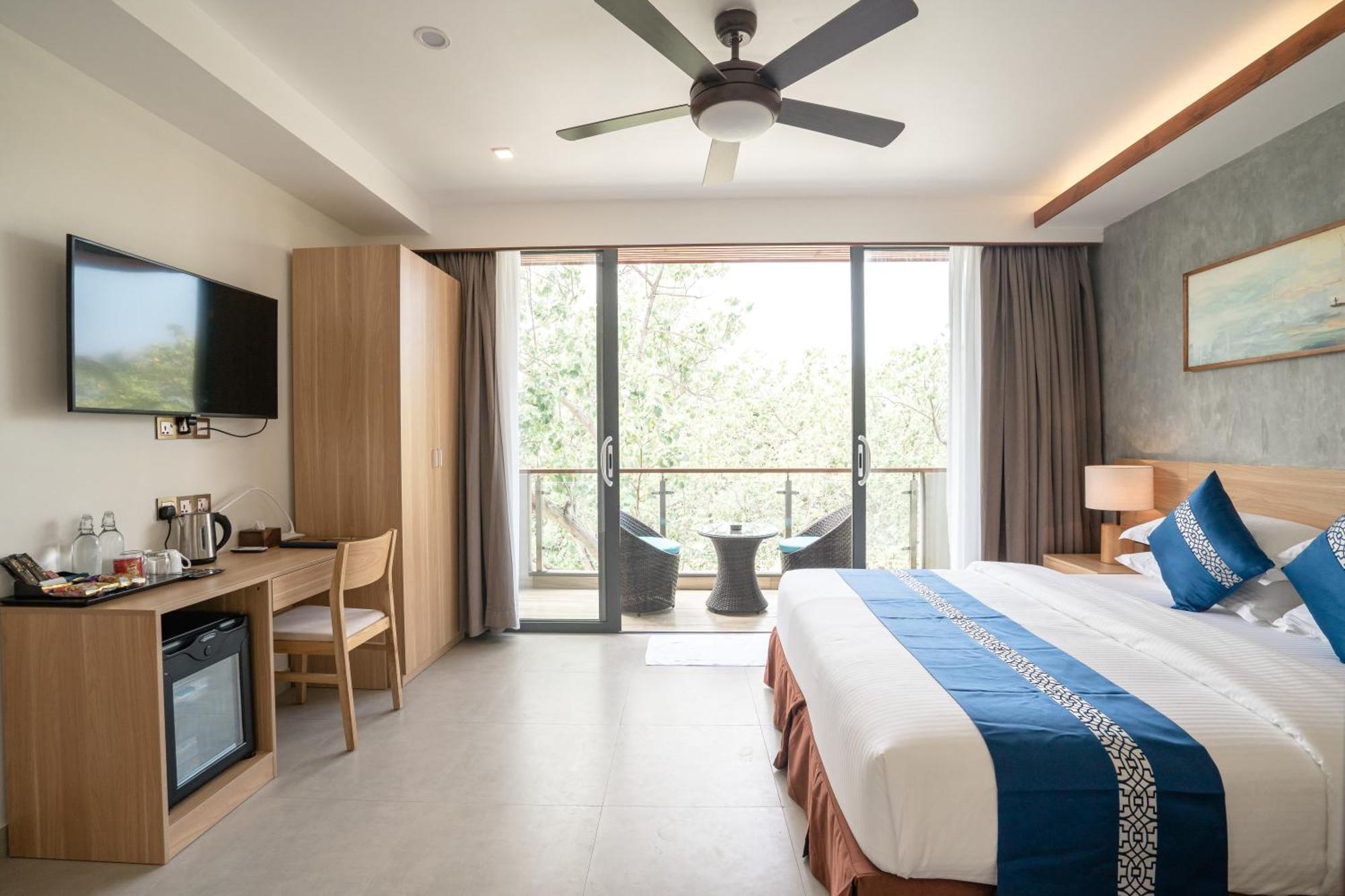 Ayala Oceanview Maldives Hotel Gulhi Bagian luar foto