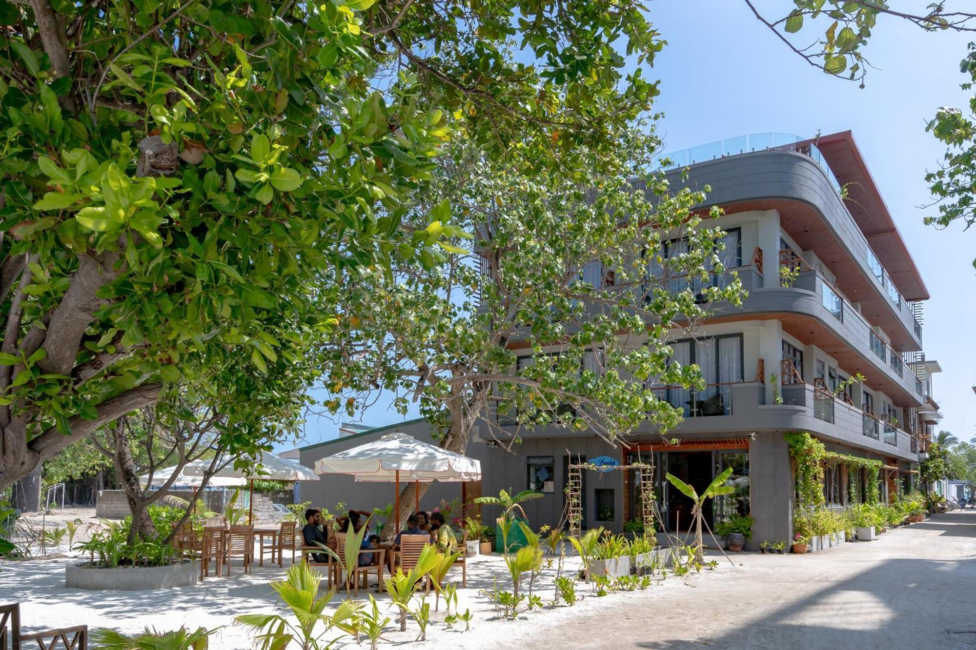 Ayala Oceanview Maldives Hotel Gulhi Bagian luar foto
