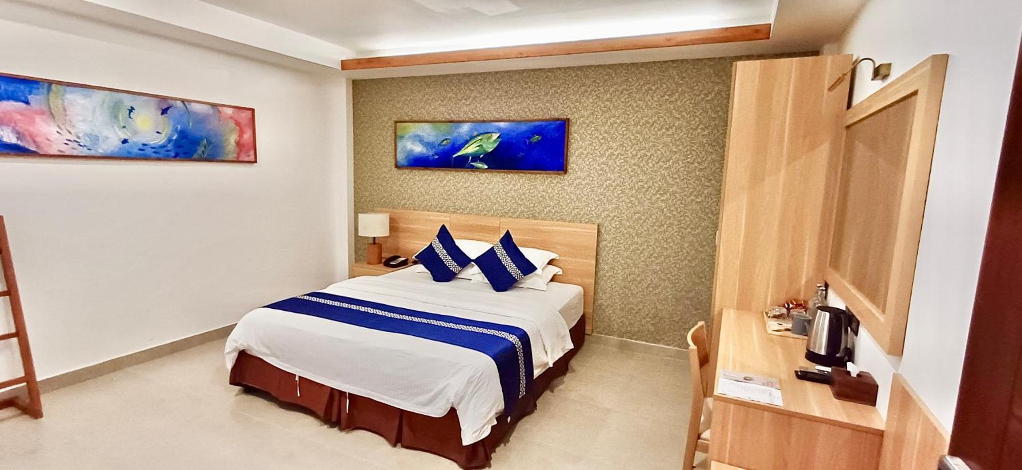 Ayala Oceanview Maldives Hotel Gulhi Bagian luar foto