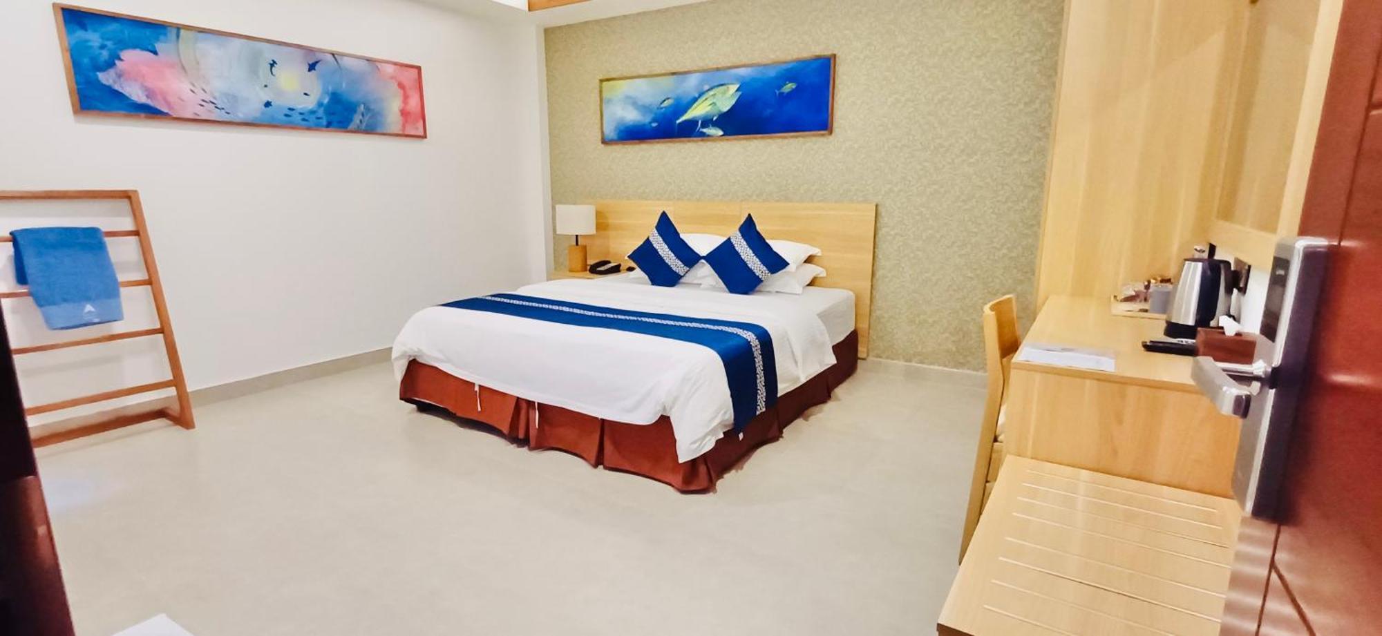 Ayala Oceanview Maldives Hotel Gulhi Bagian luar foto